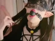 Aziatische magere meid kleine duivel masturbeert